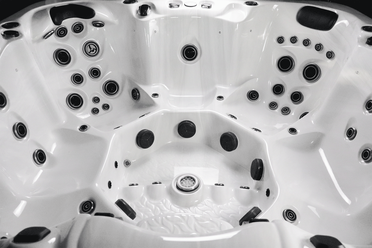 Earthspas Mauna Kea 7-Person Hot Tub | Premium Hydrotherapy Spa